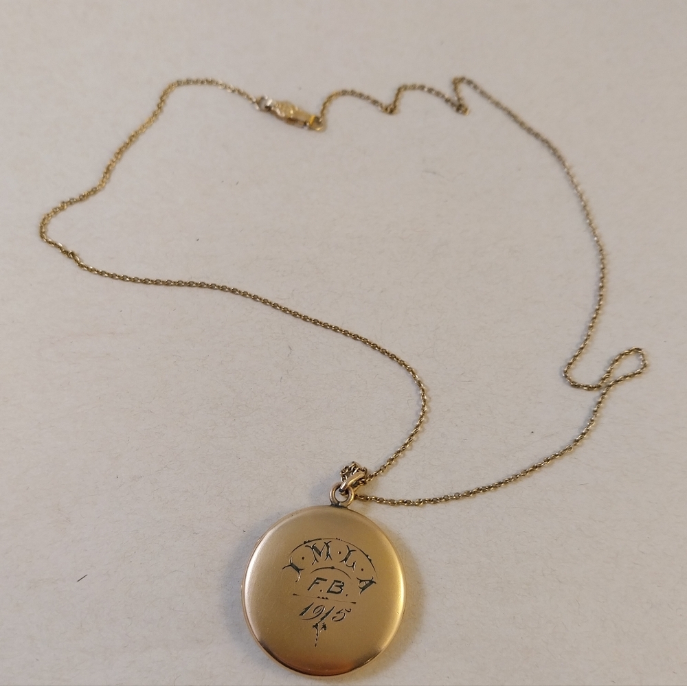 Antique Gold Planted Pendant Necklace - Picture 6 of 16